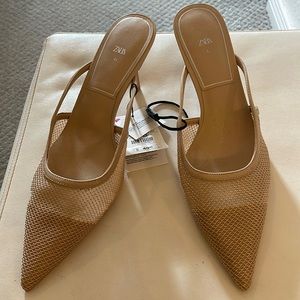 NWT Zara Nude Pumps!